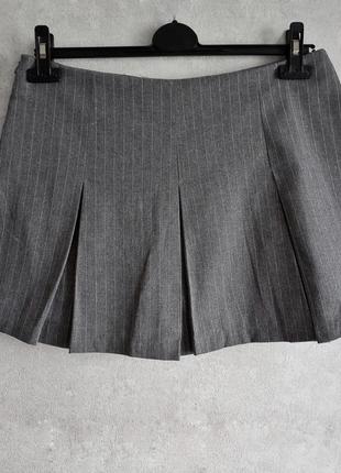 Серая мини юбка-шорты от zara, серые трендовые скорты плиссе3 фото