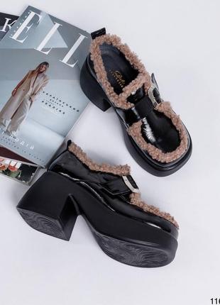 Кожаные лаковые туфли ботинки на массивных каблуках с мехом барашка