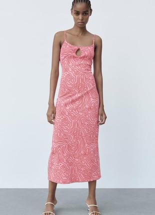 Розовое миди платье zara из коллекций barbie. жаккардовое миди платье на тонких бретелях zara1 фото