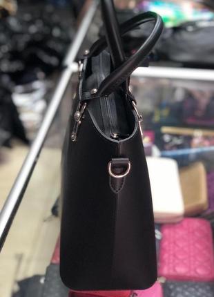 Шкіряна італійська жіноча чорна сумка4 фото