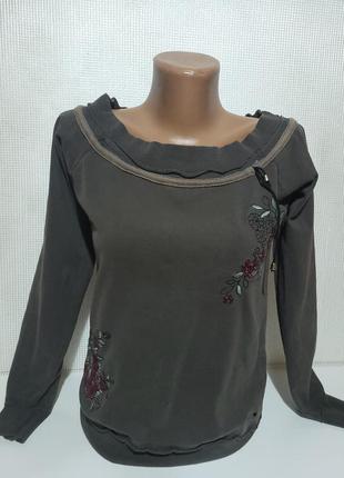 Кофточка с вышивкой. 2