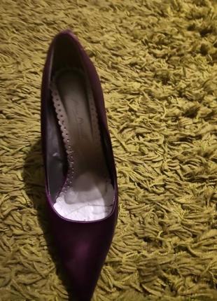 Туфлі лодочкі атласні 39р