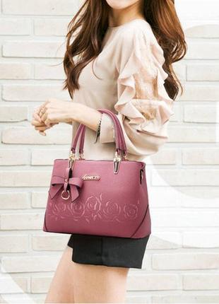 Женская сумка с цветами розовый