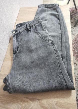 Графитовые джинсы бойфренды с высокой посадкой3 фото