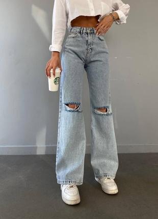 Трендовые джинсы с разрезами