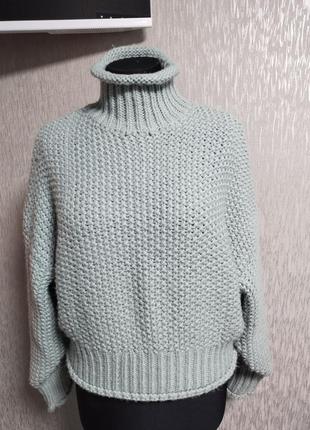 Теплый свитер крупной вязки мятного цвета
