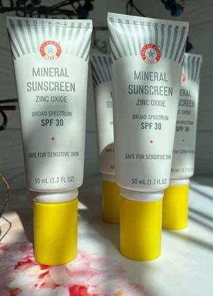 Минеральный солнцезащитный крем first aid beauty mineral sunscreen zinc oxide broad spectrum spf 30