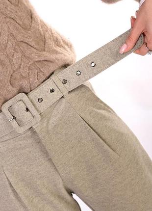 Теплые бежевые кашемировые брюки с широким поясом3 фото