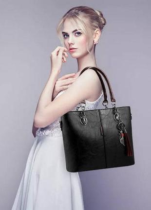 Классическая женская сумка через плечо с брелоком серый7 фото