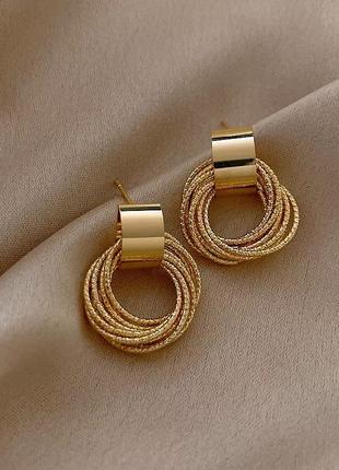 Сережки гвоздики у стилі zara тренд 2025