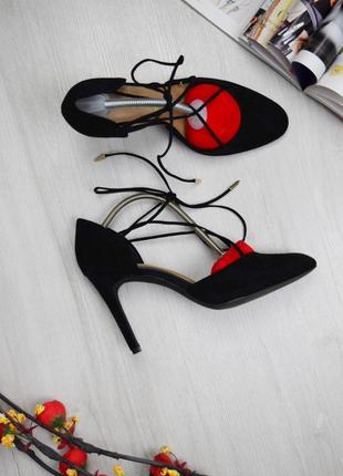Чёрные базовые босоножки на шнуровке замшевые стильные