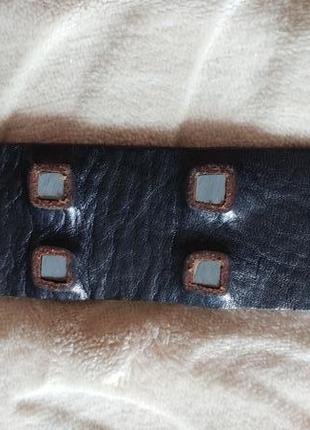 Замечательный винтажный кожаный ремень с заклепками2 фото