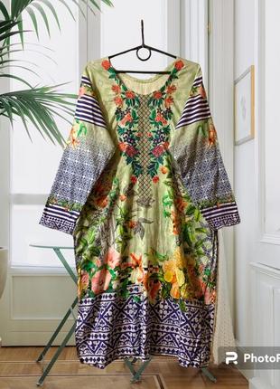 Бавовняне яскраве плаття з вишивкою 54-58
