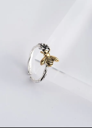 Игривый нежный кольца с пчелкой и цветком