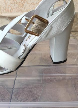 Сандали, летняя обувь, босоножки на каблуку, шлепки, обувь, белые босоножки2 фото