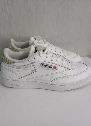 Утелені кросівки reebok classic originally