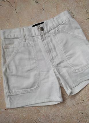 Белоснежные джинсовые шорты с карманами4 фото