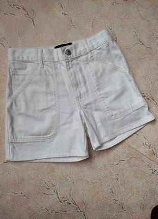 Белоснежные джинсовые шорты с карманами5 фото