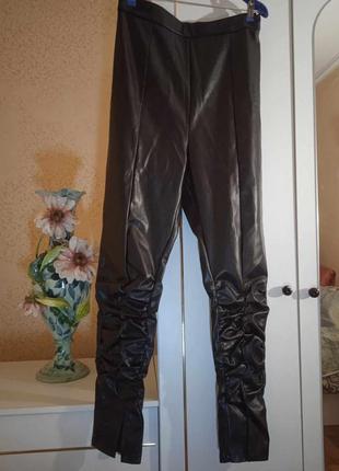 Эффектные кожаные брюки с разрезами от boohoo большого размера 56-58
