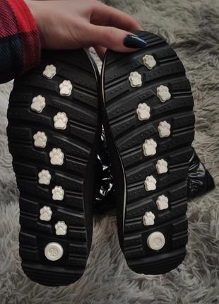 Чоботи черевики взуття