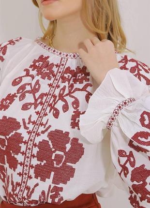 Белая вышиванка с красной вышивкой ❤️ вишиванка ❤️ женская вышиванка ❤️ вышитая рубашка3 фото
