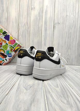 Жіночі кросівки nike bubblegum air force 1 low white black gold4 фото