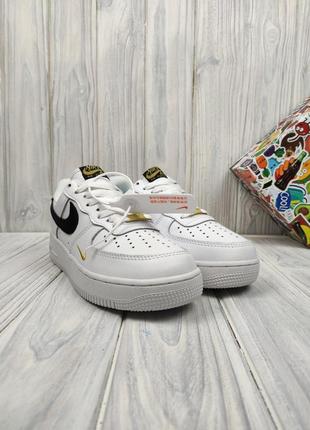 Жіночі кросівки nike bubblegum air force 1 low white black gold3 фото