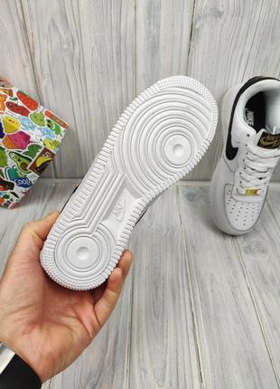Жіночі кросівки nike bubblegum air force 1 low white black gold6 фото