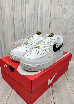 Жіночі кросівки nike bubblegum air force 1 low white black gold8 фото