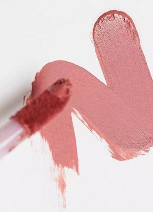 Рідка матова помада huda beauty liquid matte lipstick (bombshell) 4.2 ml2 фото