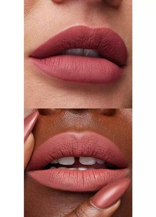 Рідка матова помада huda beauty liquid matte lipstick (bombshell) 4.2 ml3 фото