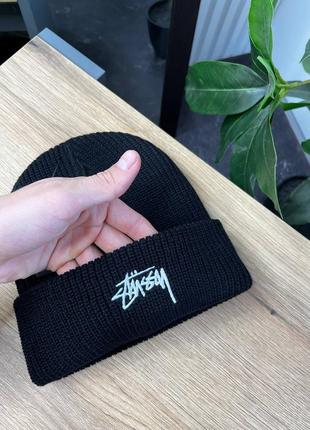 Чорна шапка stussy