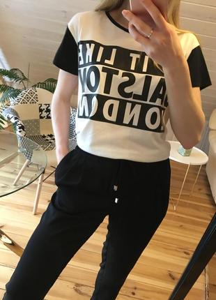 Біла футболка з написом