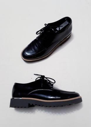 Черные лаковые туфли на шнурках р 38 37,5 сша