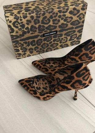 Туфли с леопардовым принтом на каблуке dolce&amp;gabbana. новые6 фото