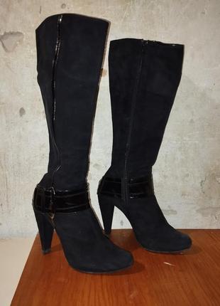 Замшевые сапоги на каблуке