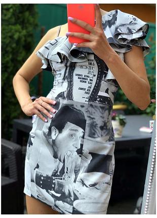 Коктейльное платье с креативным принтом на одно плечо