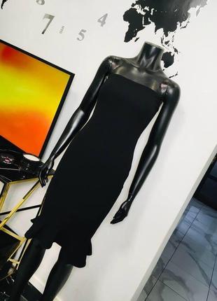 Чорне плаття бандо з оборкою missguided