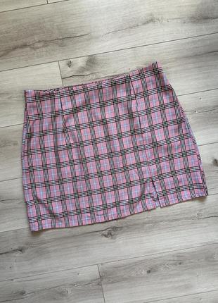 Трендовая розовая мини-юбка в клетку с разрезом спереди shein батал2 фото