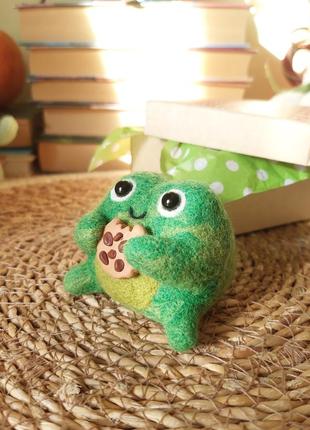 Інтер'єрна іграшка жабка, іграшка жабеня ручної роботи3 фото