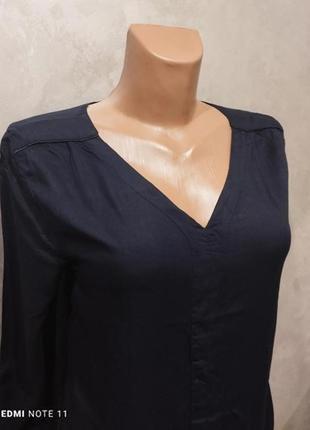 Лаконичная качественная вискозная блузка стильного американского бренда tommy hilfiger.3 фото