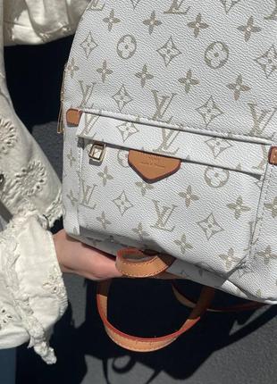 Louis vuitton palm springs backpack white4 фото