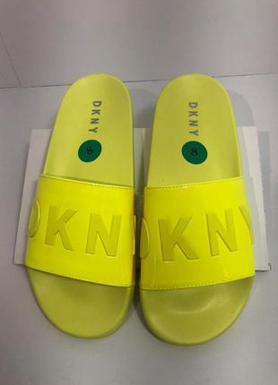 Шльопанці dkny