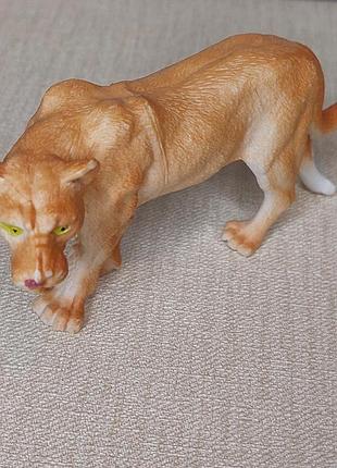 Красочная фигурка дикие животные львица