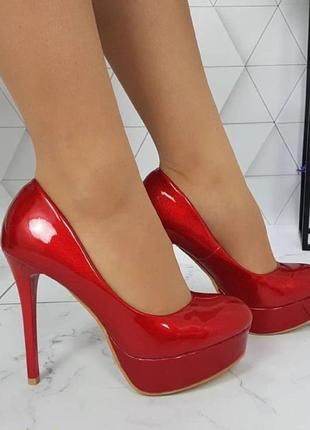 Женские красные туфли seven на высоком каблуке2 фото
