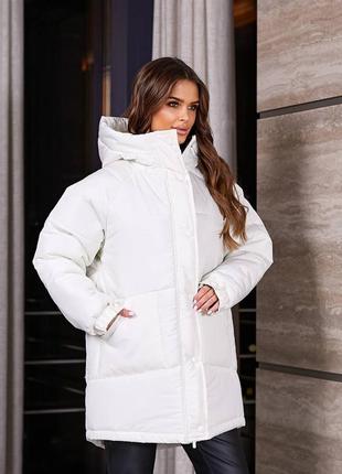 Шикарная тёплая зимняя курточка пуховик зефирка оверсайз свободная удлинённая объёмная стёганая пальто с капюшоном чёрная серая белая молочная8 фото