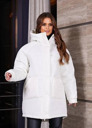 Шикарная тёплая зимняя курточка пуховик зефирка оверсайз свободная удлинённая объёмная стёганая пальто с капюшоном чёрная серая белая молочная5 фото