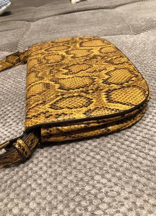 Стильная сумка mango в змеиный принт10 фото