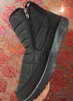 Зимові чоловічі черевики дутики хутряні на двох блискавках у чорному кольорі.3 фото