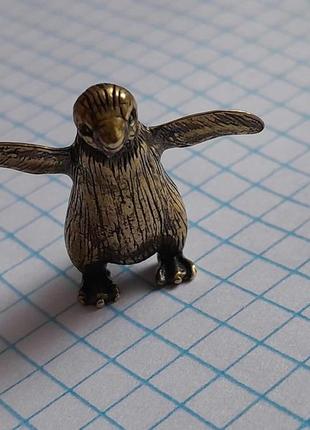 Пингвинитко - небольшое художественное изделие, которое поражает своей нежностью и внимательностью к деталям.